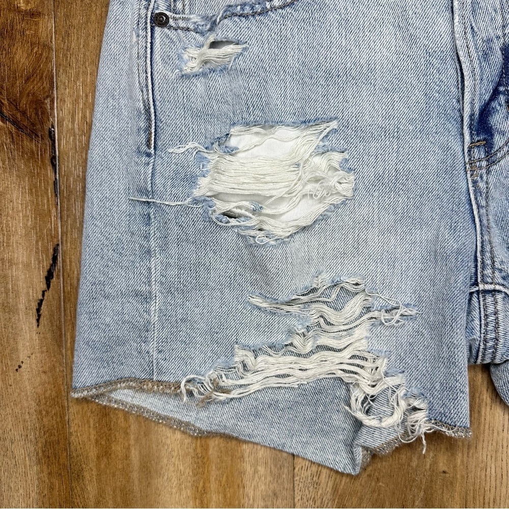 American Eagle Distressed Light Wash Hi-Rise Boyfriend Shorts Size 2 - Picture 4 of 14